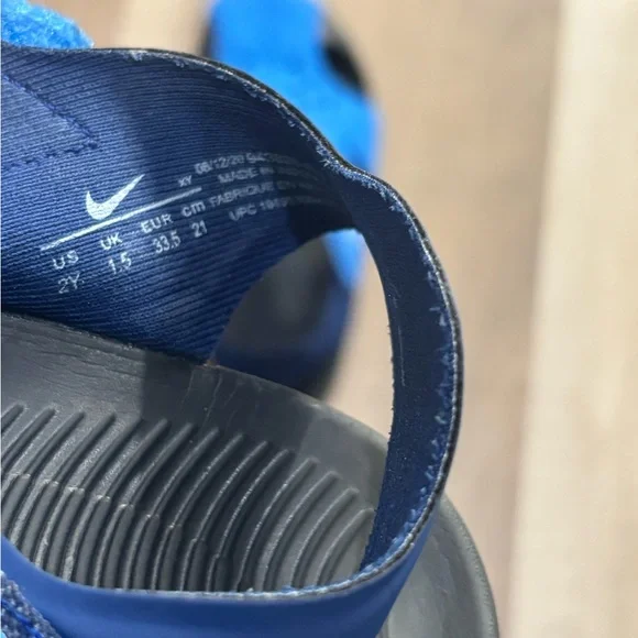 Nike Blue and Black Sandals Water-Friendly Design - Picture 4 of 5